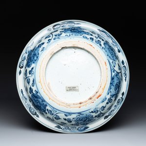 A Chinese blue and white 'phoenix and peonies' dish, Hongzhi/Zhengde — photo 2
