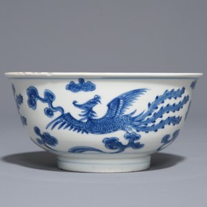 A Chinese blue and white 'phoenix' bowl, Chenghua mark, Kangxi — photo 3