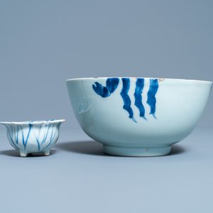 A Chinese blue and white 'phoenix' dish, a 'crab' bowl and a lotus-shaped bowl, Kangxi — photo 4