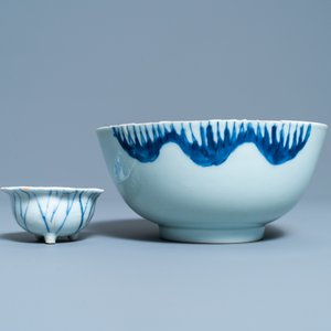 A Chinese blue and white 'phoenix' dish, a 'crab' bowl and a lotus-shaped bowl, Kangxi — photo 5