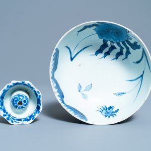 A Chinese blue and white 'phoenix' dish, a 'crab' bowl and a lotus-shaped bowl, Kangxi — photo 7