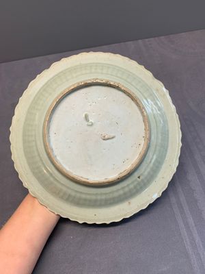 A Chinese blue and white 'phoenix' dish and two 'Buddhist lion' and 'peony' plates, Hongzhi/Zhengde — photo 6