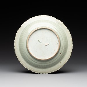A Chinese blue and white 'phoenix' dish and two 'Buddhist lion' and 'peony' plates, Hongzhi/Zhengde — photo 5