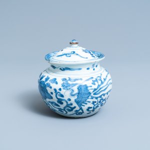 A Chinese blue and white 'phoenix' jar and cover, Wanli — photo 1