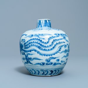 A Chinese blue and white 'phoenix' jar, Jiajing/Wanli — 照片 2