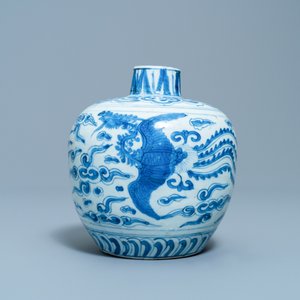 A Chinese blue and white 'phoenix' jar, Jiajing/Wanli — 照片 3