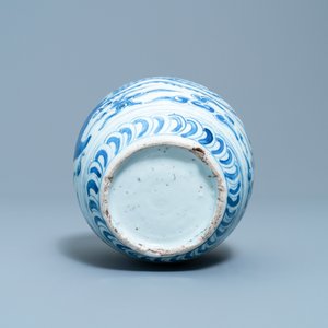 A Chinese blue and white 'phoenix' jar, Jiajing/Wanli — 照片 6