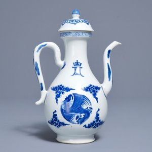 A Chinese blue and white 'phoenix' jug with Shou characters, Kangxi — photo 1