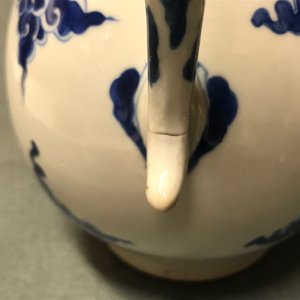 A Chinese blue and white 'phoenix' jug with Shou characters, Kangxi — photo 8