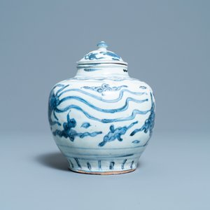A Chinese blue and white 'phoenix' vase and cover, Ming — photo 2