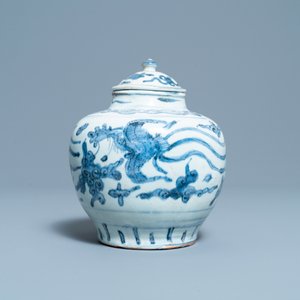 A Chinese blue and white 'phoenix' vase and cover, Ming — photo 3