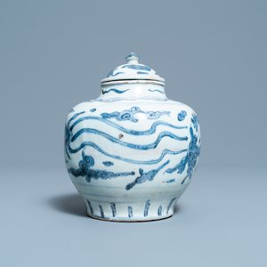 A Chinese blue and white 'phoenix' vase and cover, Ming — photo 4