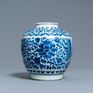 A Chinese blue and white 'phoenixes' jar, figurative hare mark, Transitional period — photo 2