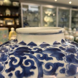 A Chinese blue and white 'phoenixes' jar, figurative hare mark, Transitional period — photo 10