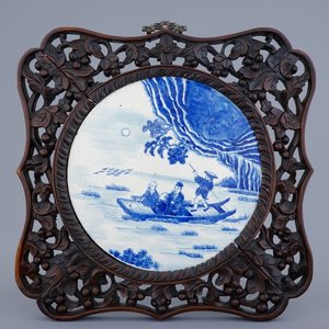 A Chinese blue and white plaque in sculpted frame, 19th C. — photo 1