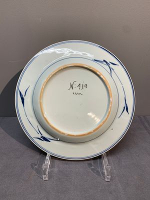 A Chinese blue and white plate and a famille verte plate with Johanneum marks, ex-collection of August the Strong, Yongzheng — photo 2