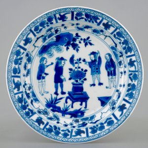 A Chinese blue and white plate depicting the sense of smell, Kangxi — 照片 1