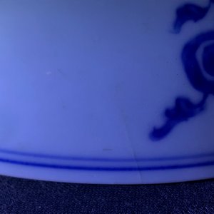A Chinese blue and white plate with a deer and a monkey, Chenghua mark, Kangxi/Yongzheng — 照片 5