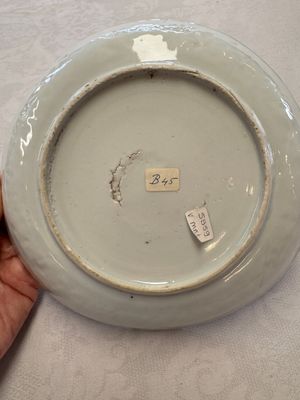 A Chinese blue and white plate with a relief-moulded rim, Wanli — photo 7