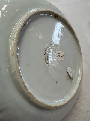 A Chinese blue and white plate with a relief-moulded rim, Wanli — photo 8