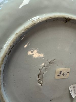 A Chinese blue and white plate with a relief-moulded rim, Wanli — photo 10