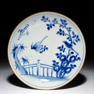 A Chinese blue and white plate with birds in a garden, Shunzhi, Transitional period — photo 1