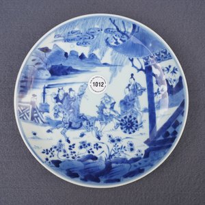A Chinese blue and white plate with figures in a garden, Yongzheng — 照片 3