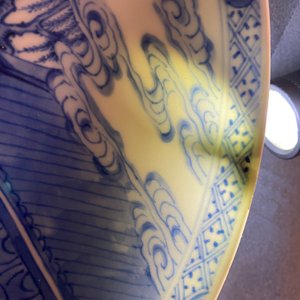 A Chinese blue and white plate with figures in a landscape, Yonzheng mark and of the period — photo 4