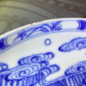 A Chinese blue and white plate with figures in a landscape, Yonzheng mark and of the period — photo 5