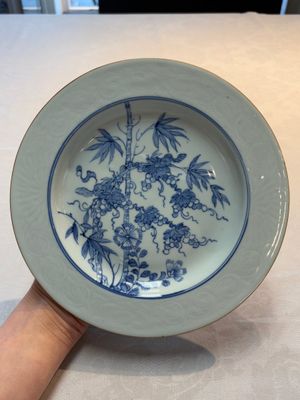 A Chinese blue and white plate with floral design, Johanneum mark, ex-collection of August the Strong, Yongzheng — photo 1