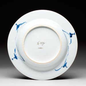 A Chinese blue and white plate with floral design, Johanneum mark, ex-collection of August the Strong, Yongzheng — photo 2