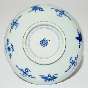 A Chinese blue and white plate with flying cranes, Kangxi — photo 2