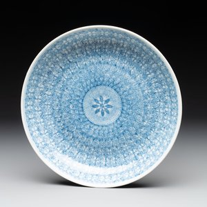 A Chinese blue and white plate with stylised floral design, Guangxu mark and of the period — foto 1