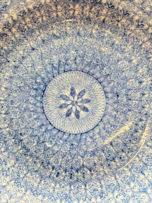 A Chinese blue and white plate with stylised floral design, Guangxu mark and of the period — photo 2