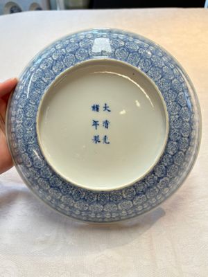 A Chinese blue and white plate with stylised floral design, Guangxu mark and of the period — photo 4