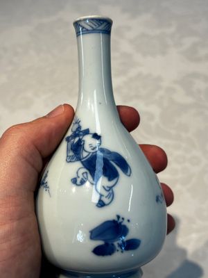 A Chinese blue and white 'Playing Boys' bottle vase, Kangxi — 照片 11