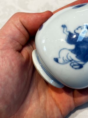 A Chinese blue and white 'Playing Boys' bottle vase, Kangxi — 照片 13
