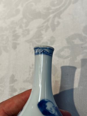 A Chinese blue and white 'Playing Boys' bottle vase, Kangxi — 照片 8