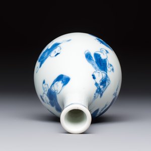 A Chinese blue and white 'Playing Boys' bottle vase, Kangxi — 照片 5