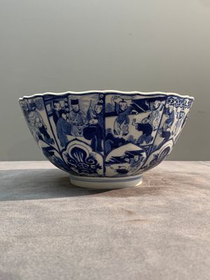 A Chinese blue and white 'playing boys' bowl, Chenghua mark, Kangxi — photo 2