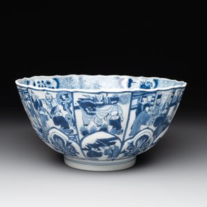 A Chinese blue and white 'playing boys' bowl, Chenghua mark, Kangxi — photo 1