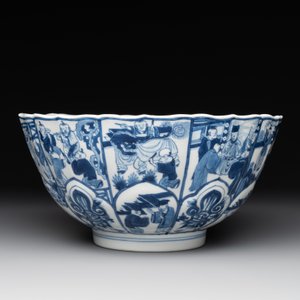 A Chinese blue and white 'playing boys' bowl, Chenghua mark, Kangxi — photo 4