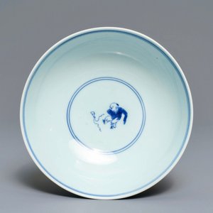 A Chinese blue and white 'playing boys' bowl, Yongzheng mark and of the period — 照片 5