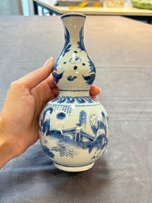 A Chinese blue and white 'playing boys' double gourd vase, Transitional period — photo 4