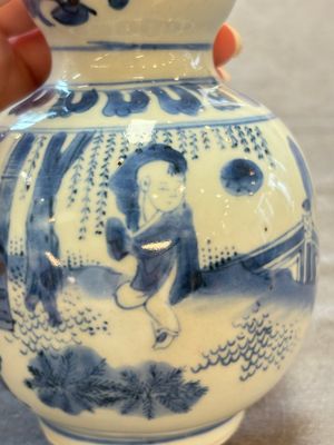 A Chinese blue and white 'playing boys' double gourd vase, Transitional period — photo 7