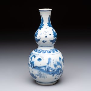 A Chinese blue and white 'playing boys' double gourd vase, Transitional period — photo 5