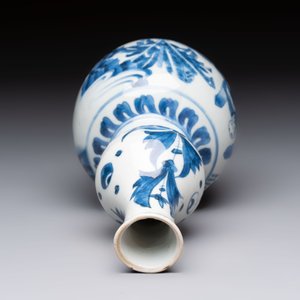 A Chinese blue and white 'playing boys' double gourd vase, Transitional period — photo 6