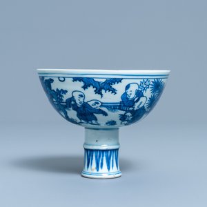 A Chinese blue and white 'playing boys' stem cup, Wanli — 照片 6