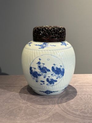 A Chinese blue and white 'playing boys' vase and wooden cover, Kangxi — photo 1