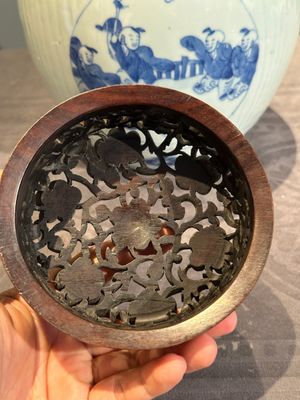 A Chinese blue and white 'playing boys' vase and wooden cover, Kangxi — photo 12